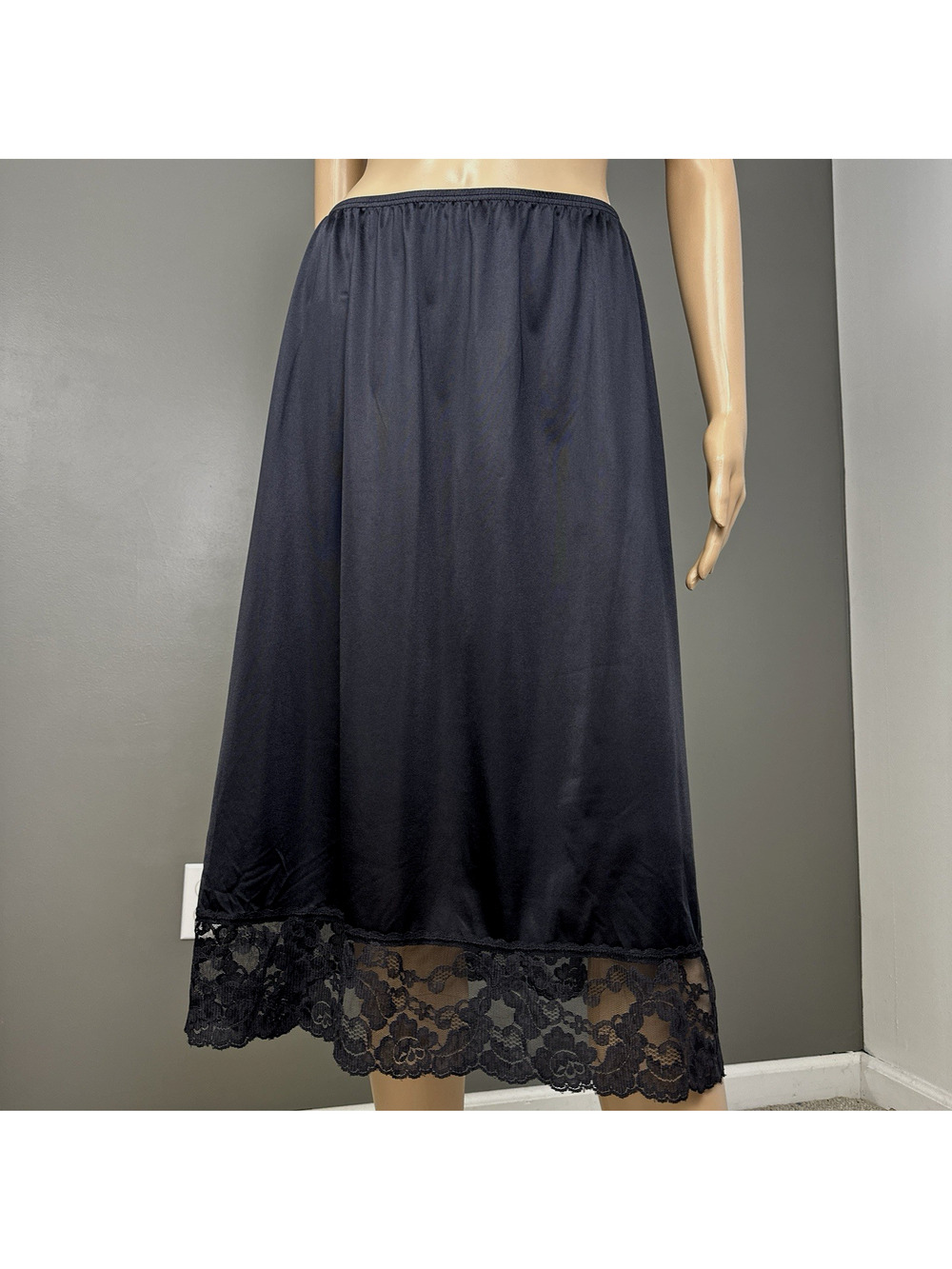 Vintage Vassarette Half Slip Skirt Size XL Black 100% Nylon Wide Lace 11-105